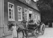 Um 1940 - vor Gasthaus Strübbe.jpg
